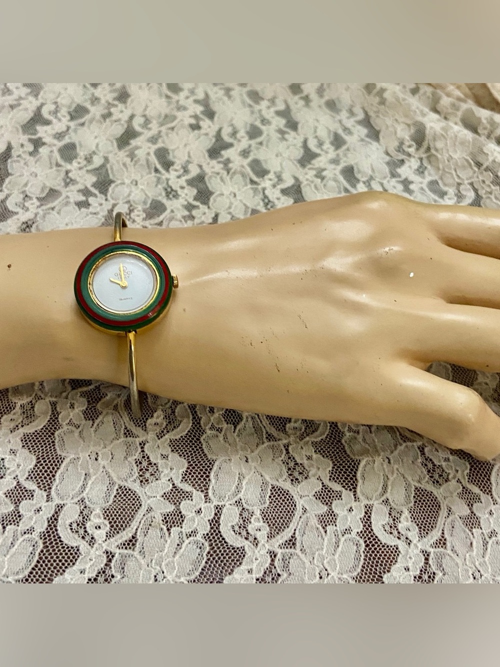 Gucci 12-pc Interchangeable Gold Ladies Watch with Original Box - Picture 4 of 13